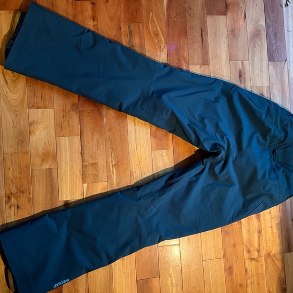 MEC Women’s Snow Pants - Picture 3 of 5